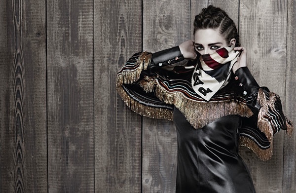 Kristen Stewart gai góc trong chiến dịch quảng cáo Chanel’s Paris Dallas [PHOTOS] - Kristen Stewart - Chanel - Karl Lagerfeld - Nhà thiết kế - Thời trang nữ - Thời trang - Hình ảnh - Tin Thời Trang - Sao - Phong Cách Sao