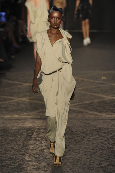 Vivienne Westwood โชว์ความน้อยใน London Fashion Week 2012 - Vivienne Westwood - London Fashion Week - แฟชั่นคุณผู้หญิง - แฟชั่นโชว์