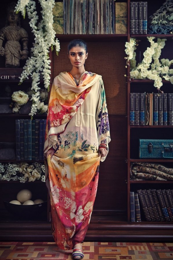 Phong cách thời trang Ấn Độ trong BST Xuân-Hè 2013 của Tarun Tahiliani - Tarun Tahiliani - Thời trang nữ - Bộ sưu tập - Xuân/Hè 2013 - Tin Thời Trang
