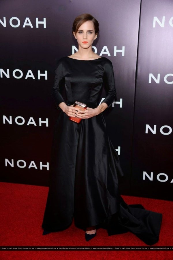 Emma Watson kiêu sa cùng đầm Oscar de la Renta tại Lễ ra mắt phim ‘Noah’ ở NY