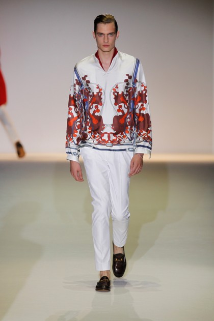 สีสันจัดจ้าน กับแฟชั่นสุภาพบุรุษ Gucci จัดเต็มสู้ร้อนซะ!! - แฟชั่นคุณผู้ชาย - สุภาพบุรุษ Gucci - True Color - กุชชี่ - เสื้อผ้าหน้าร้อน - การแต่งตัว