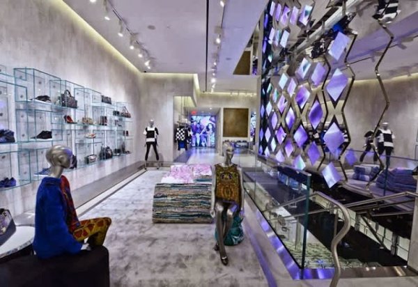 Roberto Cavalli mở cửa hàng thời trang mới ở New York