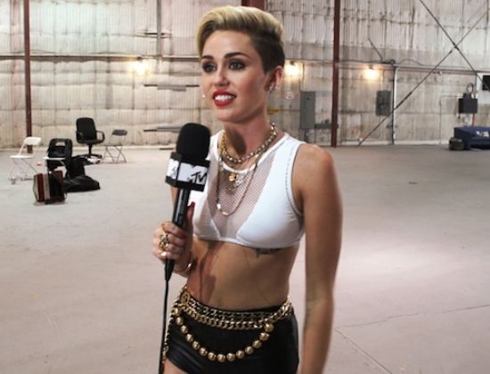 Miley Cyrus คว้ารางวัล MTV 2013