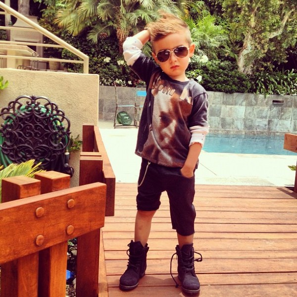 เจ้าพ่อแฟชั่นสุดหล่อ Alongso Mateo หนุ่มน้อยวัย 5 ขวบ น่ารักได้อีก!! - แฟชั่นคุณหนู - แฟชั่นเด็ก - การแต่งตัวเด็ก - เจ้าพ่อแฟชั่น - หนุ่มน้อย 5 ขวบ - นายแบบตัวน้อย - Alongso Mateo