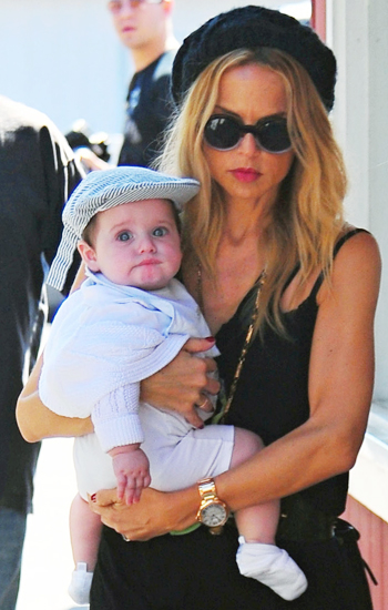 How does celebrity wear for her child? - Kids Wear