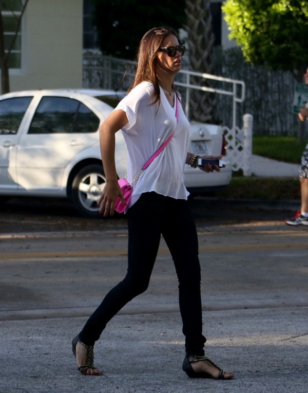 Phong cách thời trang xuống phố cực mốt của Sao - Eva Longoria - Candice Swanepoel - Irina Sheik - Lauren Conrad - Nicky Hilton - Adriana Lima - Phong Cách Sao - Xuống phố
