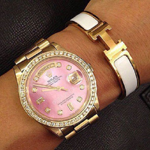 แฟชั่นสุดเก๋ กับการใส่นาฬิกาข้อมือคู่กับกำไรเริ่ด ๆ - แฟชั่นนาฬิกา - นาฬิกากับกำไร - แฟชั่นผู้หญิง - ผู้หญิง - เครื่องประดับ