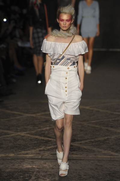 Vivienne Westwood โชว์ความน้อยใน London Fashion Week 2012 - Vivienne Westwood - London Fashion Week - แฟชั่นคุณผู้หญิง - แฟชั่นโชว์