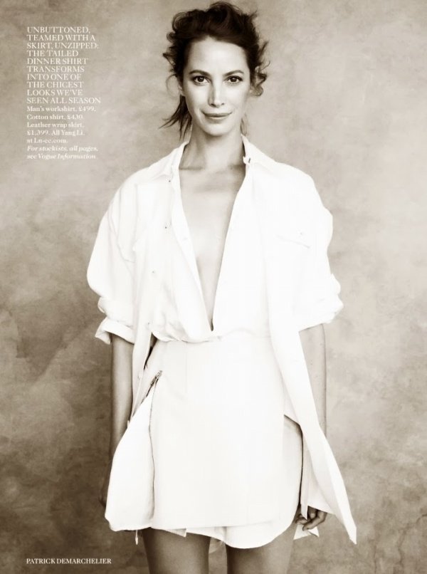 Christy Turlington nhẹ nhàng cùng sắc trắng trên tạp chí Vogue Anh tháng 4/2014