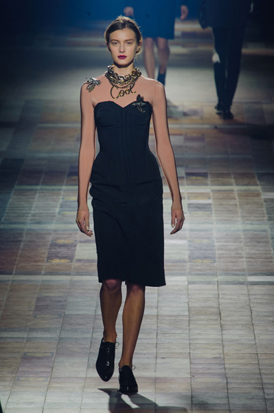 Lavin กับโชว์ ฤดู Fall 2013 - แฟชั่น - แฟชั่นดารา - เทรนด์ใหม่ - เคล็ดลับ - ทรงผม - อินเทรนด์ - ความงาม - แฟชั่นวัยรุ่น - แฟชั่นคุณผู้ชาย - รองเท้า - แฟชั่นโชว์