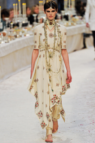 Cảm nhận hơi thở Ấn Độ trong BST Thu đầy bí ẩn từ Chanel Pre-Fall 2012 - Bộ sưu tập - Chanel