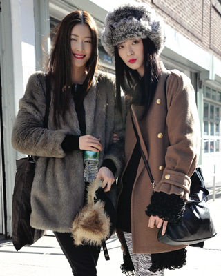 Stay Warm & Trendy in Light Autumn Jackets and Coats