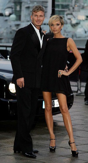 Chiêm ngưỡng vẻ đẹp theo cùng năm tháng của Victoria Beckham - Sao - Thời trang nữ