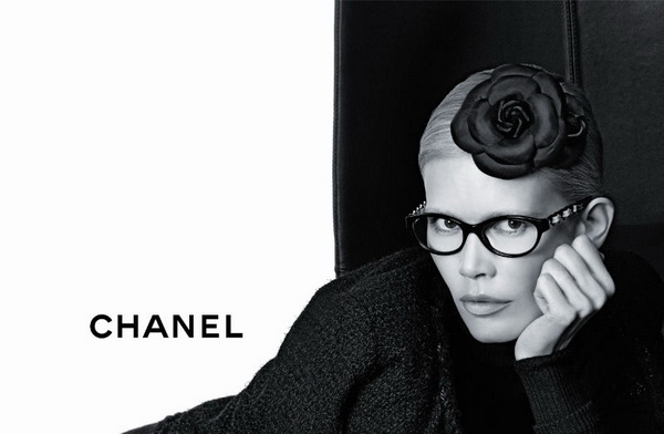 คลาวเดีย ชิพเฟอร์ ในโฆษณาแว่นตาคอลเล็กชั่นล่าสุดของ Chanel - คลาวเดีย ชิพเฟอร์ - Chanel - แว่นกันแดด - แว่นตา