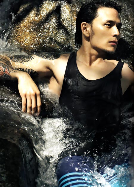 หนุ่มแทคในมาดสปอร์ตแมน จากนิตยสาร men's health - นิตยสาร - หุ่นเฟิร์ม - กีฬาทางน้ำ - ซิกแพคแน่น - แทค ภรัณยู - men's health - แฟชั่น