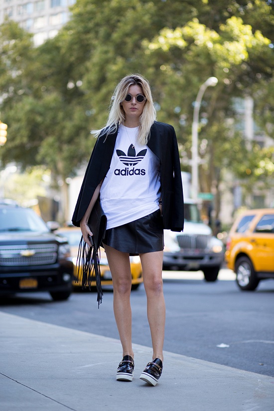 Adidas T-Shirt  fashion outfit - แฟชั่น - แฟชั่นคุณผู้หญิง - อินเทรนด์ - เทรนด์ใหม่ - เทรนด์แฟชั่น - ไอเดีย - แฟชั่นวัยรุ่น - การแต่งตัว - แฟชั่นเสื้อผ้า - ผู้หญิง