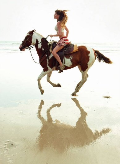 Neodoljiva Gisele plažom projurila na konju