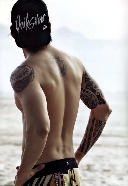 หนุ่มแทคในมาดสปอร์ตแมน จากนิตยสาร men's health - นิตยสาร - หุ่นเฟิร์ม - กีฬาทางน้ำ - ซิกแพคแน่น - แทค ภรัณยู - men's health - แฟชั่น