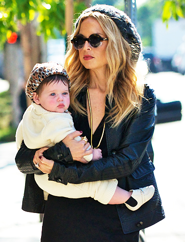How does celebrity wear for her child? - Kids Wear