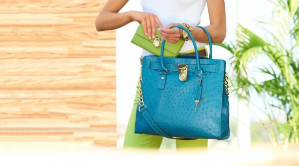 Sành điệu cùng chiếc túi Hamilton của Michael Kors - Michael Kors - Phụ kiện - Túi xách - Thời trang nữ