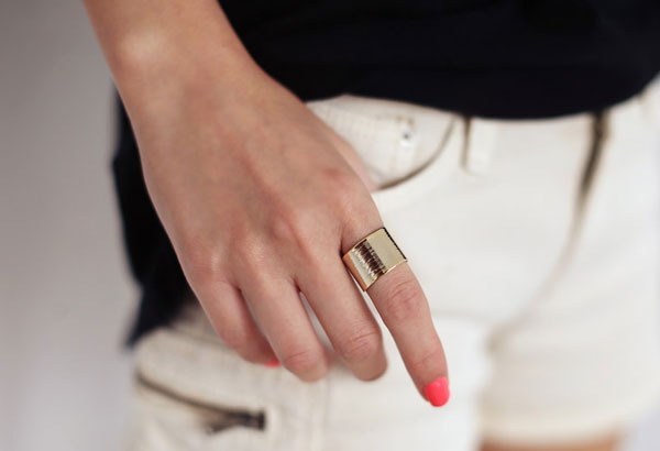 แหวนแฟชั่น ไอเทมที่ช่วยเติมเต็มความเป็นผู้หญิง - เครื่องประดับ - Accessories - แหวน - แบบแหวน - แอคเซสเซอรี่ - แหวนสวยเก๋