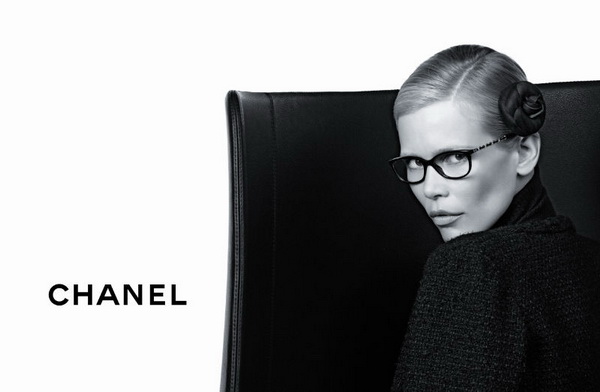 คลาวเดีย ชิพเฟอร์ ในโฆษณาแว่นตาคอลเล็กชั่นล่าสุดของ Chanel - คลาวเดีย ชิพเฟอร์ - Chanel - แว่นกันแดด - แว่นตา