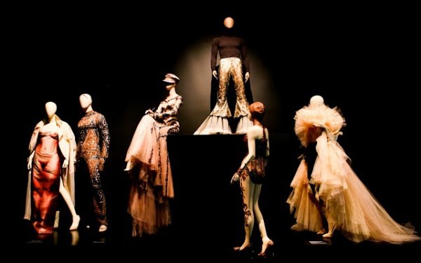 Buổi triễn lãm thời trang tuyệt vời của Jean-Paul Gaultier tại bảo tàng Brooklyn