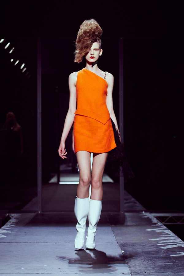 Versus và NTK JW Anderson ra mắt BST cá tính dành cho bạn trẻ - JW Anderson - Versus - Bộ sưu tập - Nhà thiết kế - Thời trang - Thời trang nữ - Thời trang nam
