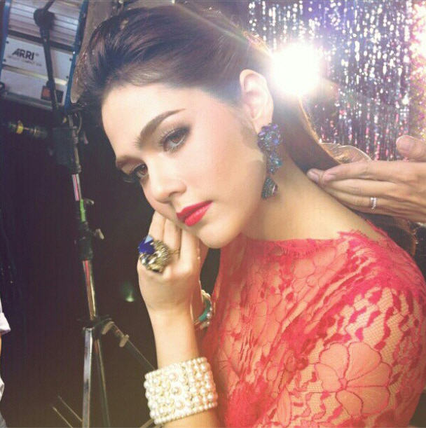 อัพเดทเทรนด์ต่างหู สวย เก๋ เริ่ด ของเหล่าดารางามๆ - Celeb Style - แฟชั่นดารา - Accessories - ต่างหูดารา - แฟชั่นต่างหู - ต่างหู