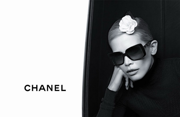 คลาวเดีย ชิพเฟอร์ ในโฆษณาแว่นตาคอลเล็กชั่นล่าสุดของ Chanel - คลาวเดีย ชิพเฟอร์ - Chanel - แว่นกันแดด - แว่นตา