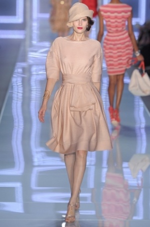 Romantic & Vintage in Christian Dior Spring 2012 - Women's Wear - Fashion Show - Christian Dior