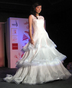 แฟชั่นชุดแต่งงาน ในงาน "WEDDING FAIR 2010 BY NEO " - แฟชั่นโชว์ - แฟชั่นคุณผู้หญิง