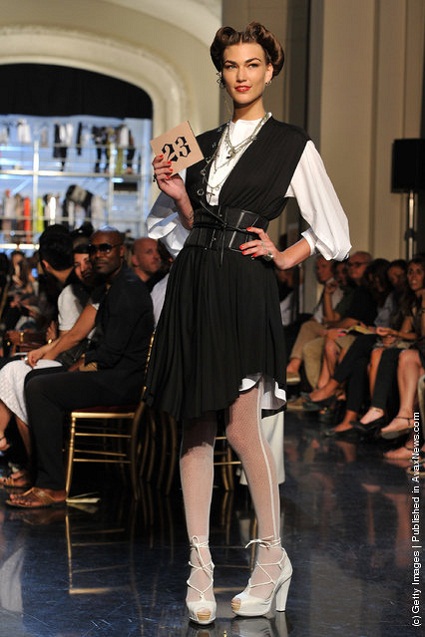 Jean Paul Gaultier Runway: Paris Fashion Week Spring Summer 2012 - Jean Paul Gaultier - แฟชั่น - แฟชั่นโชว์