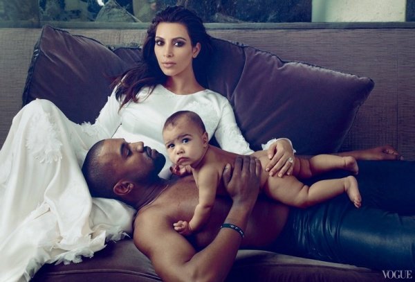 Ảnh gia đình hạnh phúc của Kim Kardashian & Kanye West trên tạp chí Vogue