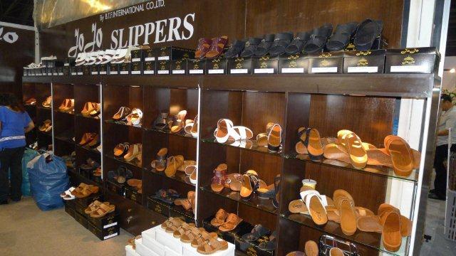 JoJo comfort of slippers - Shoes - Thailand - Sandals