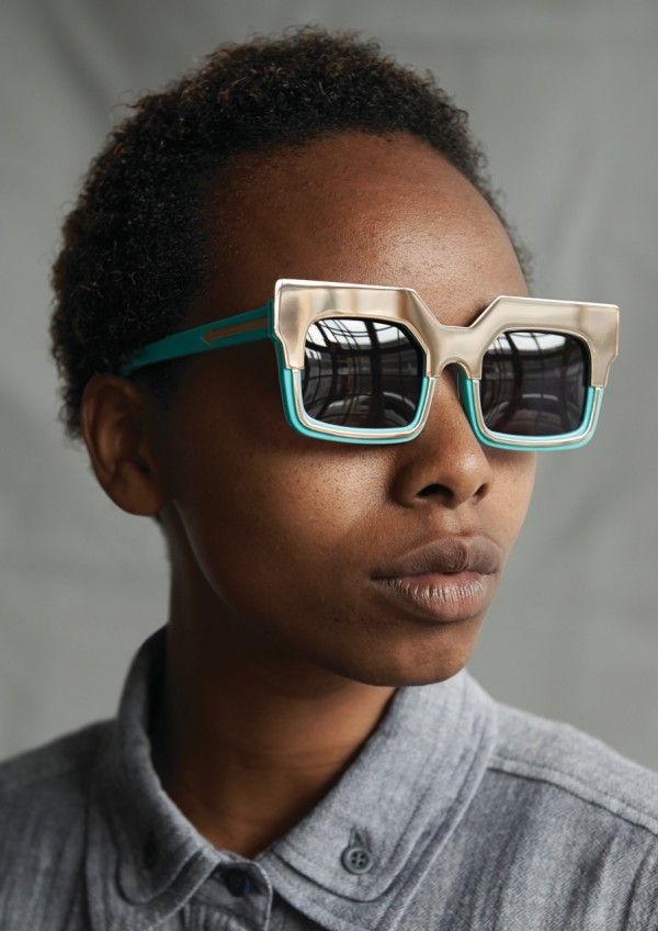 Nghệ sỹ người Kenya hóa thành người mẫu quảng cáo BST mắt kính xuân hè 2014 của Karen Walker - Karen Walker - Xuân / Hè 2014 - Bộ sưu tập - Thời trang - Mắt Kính - Phụ kiện - Nhà thiết kế