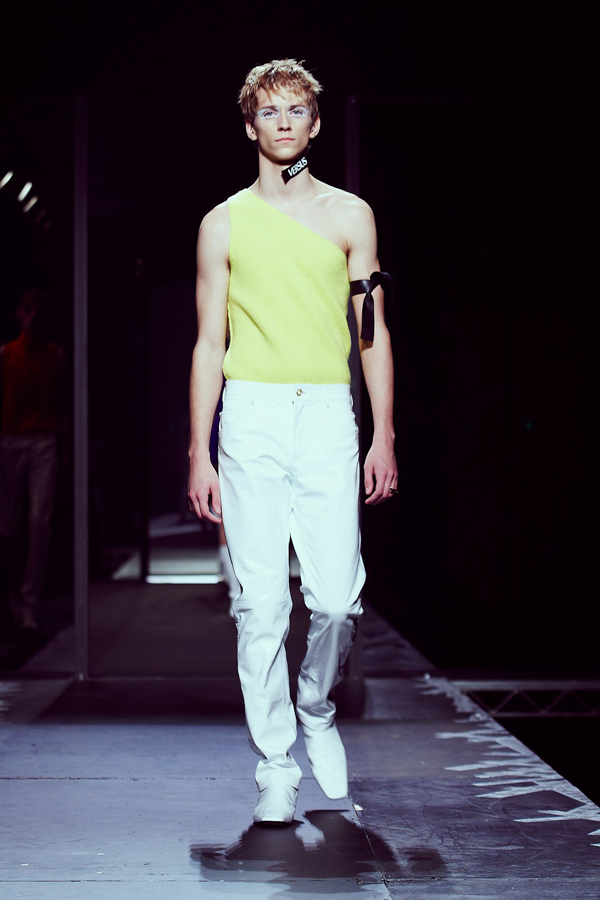 Versus và NTK JW Anderson ra mắt BST cá tính dành cho bạn trẻ - JW Anderson - Versus - Bộ sưu tập - Nhà thiết kế - Thời trang - Thời trang nữ - Thời trang nam