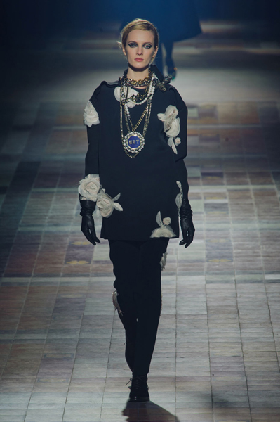 Lavin กับโชว์ ฤดู Fall 2013 - แฟชั่น - แฟชั่นดารา - เทรนด์ใหม่ - เคล็ดลับ - ทรงผม - อินเทรนด์ - ความงาม - แฟชั่นวัยรุ่น - แฟชั่นคุณผู้ชาย - รองเท้า - แฟชั่นโชว์