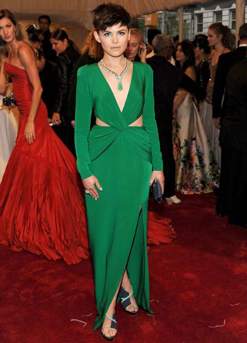 Hot Dress! ต้องเว้านิดแหว่งหน่อย โชว์สัดส่วนอวดเนื้อหนัง!! - Ginnifer Goodwin - Emma Watson - Jennifer Aniston - Keri Hilson - Rosie Huntington - แฟชั่นดารา - Celeb Style