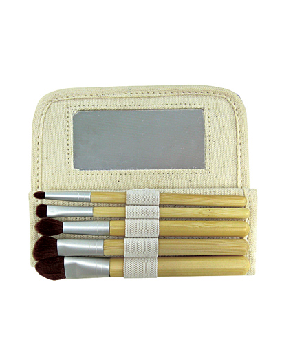 Necessary products for beautiful make up - Makeup