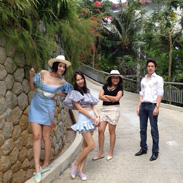 สาวอั้ม ควง หนุ่มแอมป์ หลบร้อนสวีทภูเก็ต อวดภาพว่ายน้ำเซ็กซี่เบา ๆ