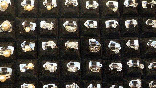 ASHITA DIAMOND : เครื่องระดับราคากันเอง - เครื่องประดับ - มุข - แหวน - สร้อย - จิวเวลรี่