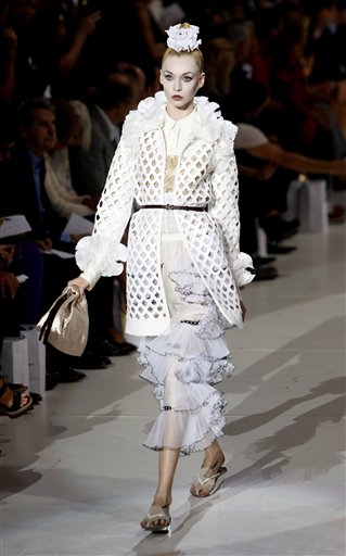 Marc Jacobs pushes fashion toward femininity - Marc Jacobs