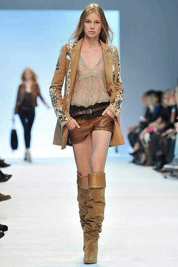 TOP 12 WOMEN'S COLLECTIONS FOR SPRING/SUMMER 2010 - Barbara Bui - Burberry Prorsum - Sharon Wauchob