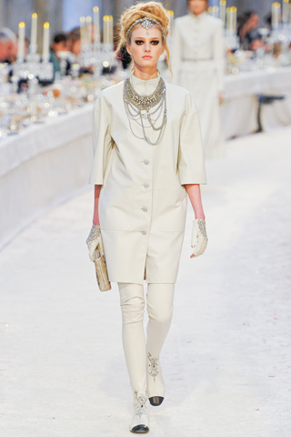 Cảm nhận hơi thở Ấn Độ trong BST Thu đầy bí ẩn từ Chanel Pre-Fall 2012 - Bộ sưu tập - Chanel