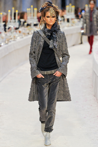 Cảm nhận hơi thở Ấn Độ trong BST Thu đầy bí ẩn từ Chanel Pre-Fall 2012 - Bộ sưu tập - Chanel