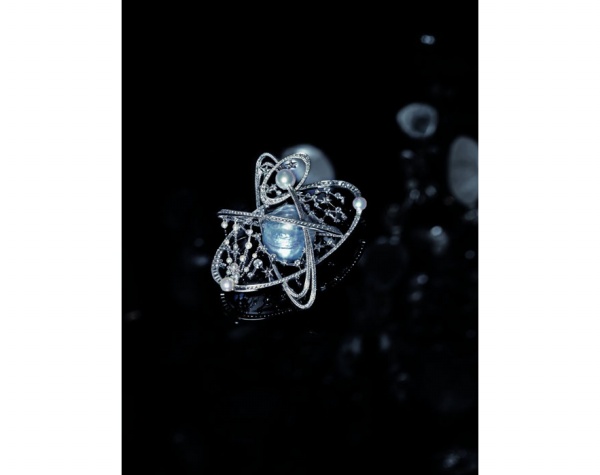 Chanel's Jewels Sparkle In New Book - Designer