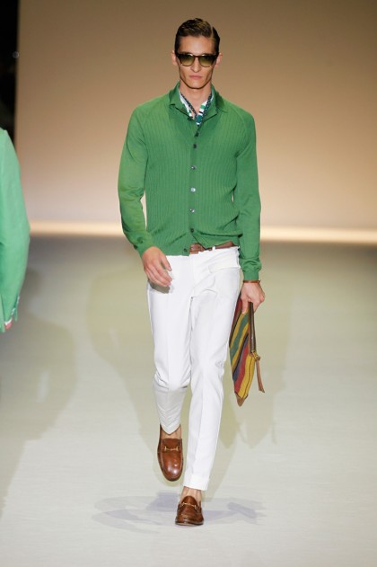 สีสันจัดจ้าน กับแฟชั่นสุภาพบุรุษ Gucci จัดเต็มสู้ร้อนซะ!! - แฟชั่นคุณผู้ชาย - สุภาพบุรุษ Gucci - True Color - กุชชี่ - เสื้อผ้าหน้าร้อน - การแต่งตัว