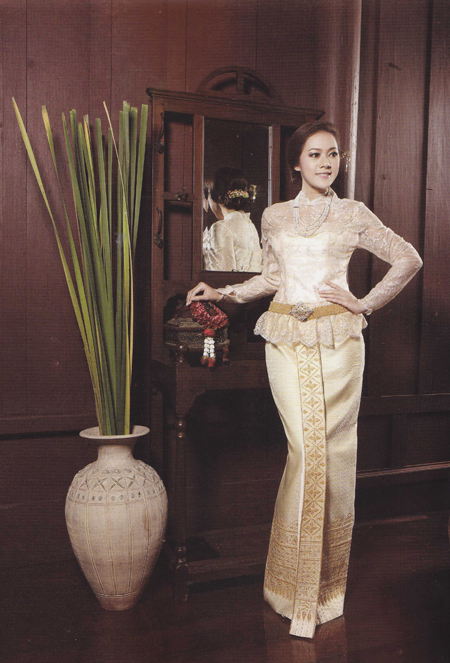 แบบชุดแต่งงานแบบไทย สวยหวานมีเสน่ห์ชวนหลงใหล - ชุดไทยแต่งงาน - แบบชุดไทย - เสน่ห์ชุดไทย - ชุดไทยสมัยร.7 - ชุดไทยผ้าซิ่น - สวยสง่า
