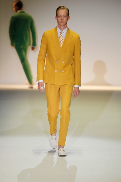สีสันจัดจ้าน กับแฟชั่นสุภาพบุรุษ Gucci จัดเต็มสู้ร้อนซะ!! - แฟชั่นคุณผู้ชาย - สุภาพบุรุษ Gucci - True Color - กุชชี่ - เสื้อผ้าหน้าร้อน - การแต่งตัว
